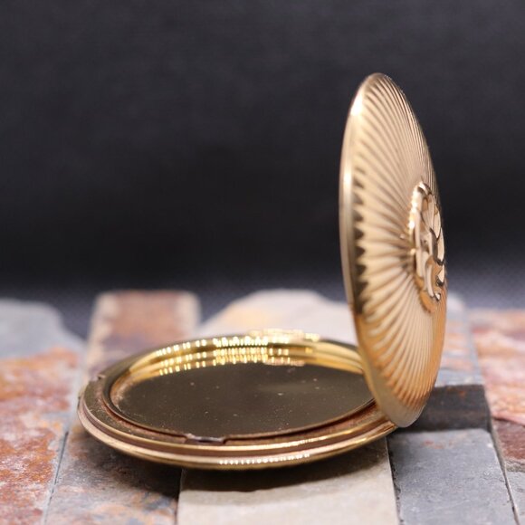 Vintage Richard Hudnut Gold-Tone Compact – 1950s Art Deco-Inspired Design - Picture 4 of 10